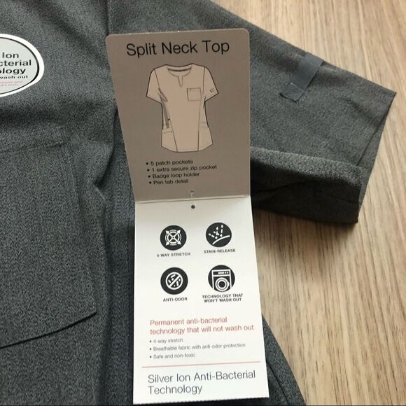 Cuddl Duds 6-Pocket Short Sleeve Scrub Top - Picture 10 of 13